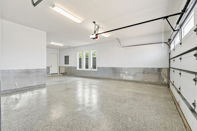Building Photo - 3610 Oak Forest Dr