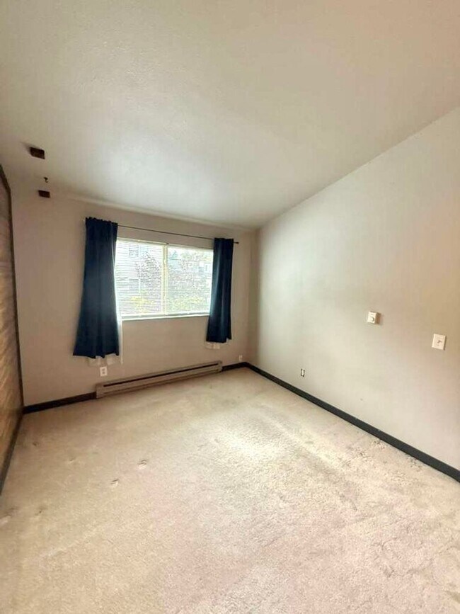 Building Photo - 8833 A Midvale Ave N
