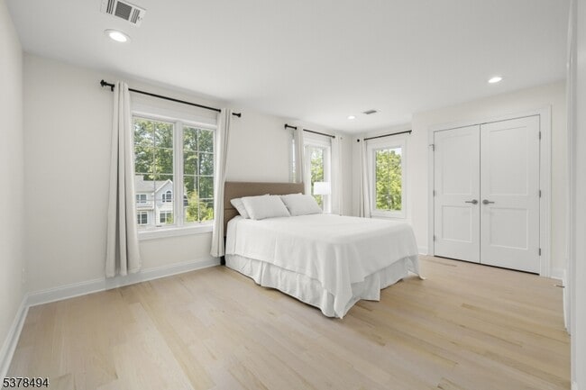 Building Photo - 20 Woodfern Rd