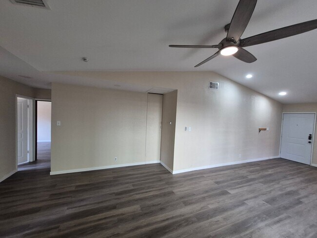 Building Photo - 4018 Sunrise Cove Dr