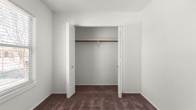 Building Photo - 1618 Chippeway Ln