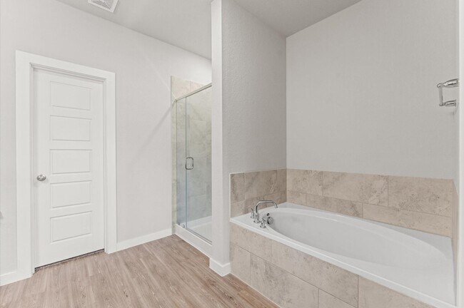 Building Photo - 818 Deerhurst Ln