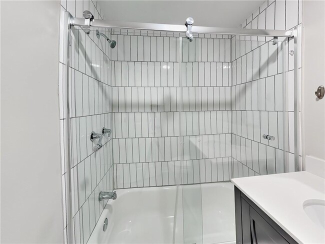 Building Photo - 1731 Braeburn Dr SE