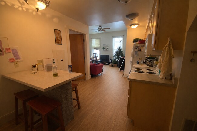 Interior Photo - 810