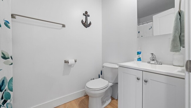 Building Photo - Introducing a charming 2-bedroom, 1-bathro...