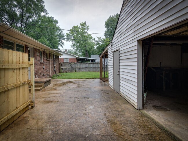Building Photo - Beautiful renovation! 3bd 2 bath home in S...
