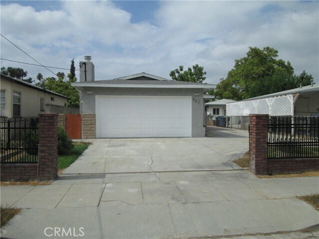 Building Photo - 852 N Davidson Ave