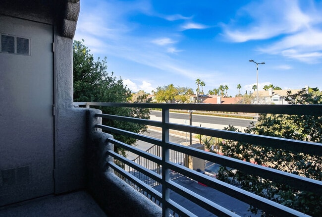 Building Photo - 1908 Mountain Hills Ct