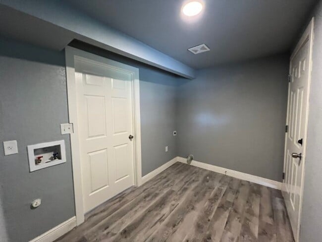 Building Photo - Wheatley Heights Gem