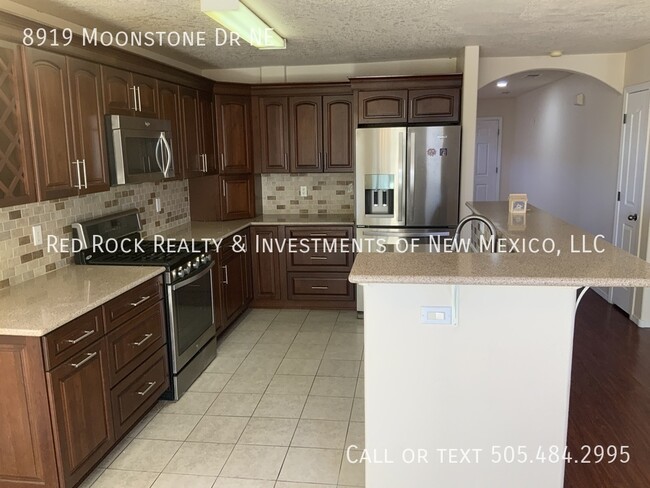 Building Photo - 3 Bedroom in La Cueva with EV Charger!!