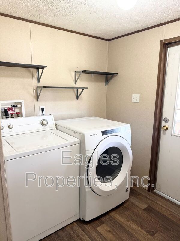 Building Photo - 863 Pecan Rd