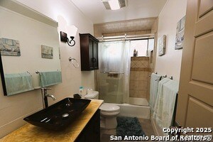 Building Photo - 8642 Fredericksburg Rd