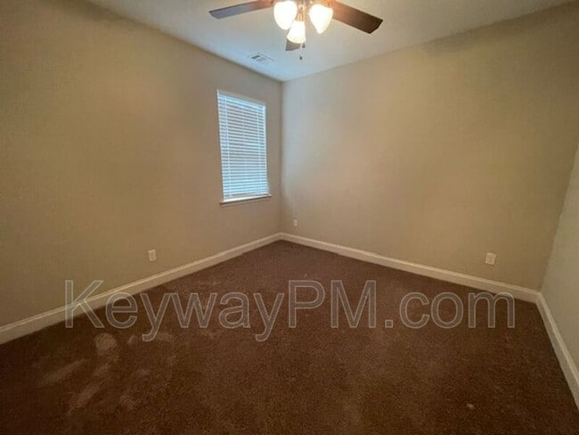 Building Photo - 728 Tree Top Trl