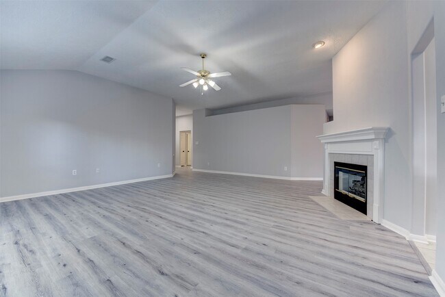 Building Photo - 9026 Eaglecove Dr