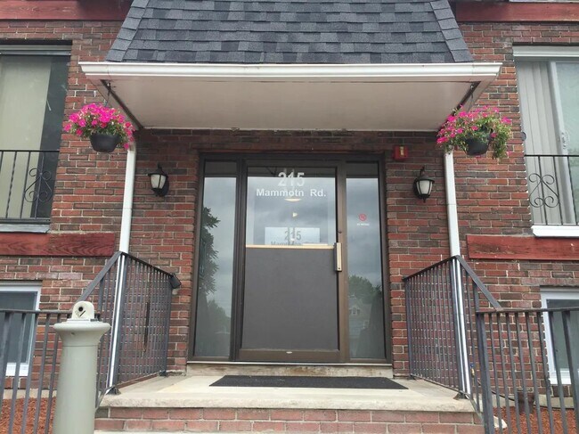 Building Photo - 215 Mammoth Rd