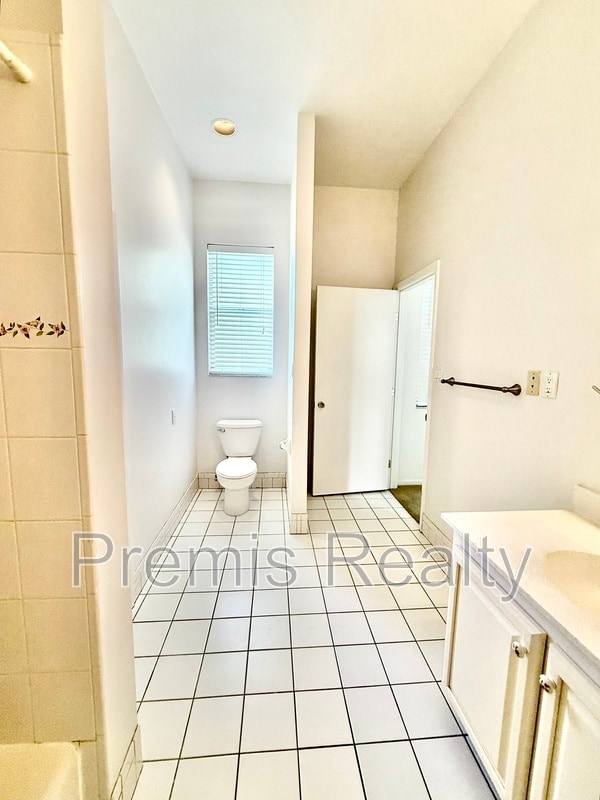 Building Photo - 642 Weathersfield Dr