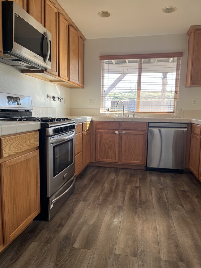 Building Photo - 2177 Stonewater Dr