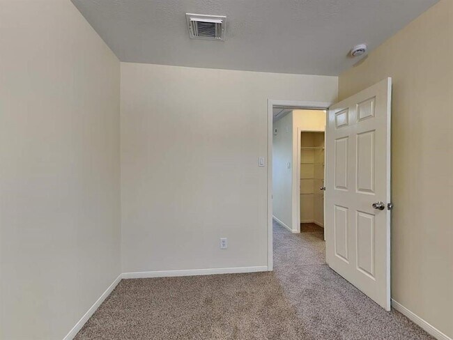 Building Photo - 6424 Mountain Pines Ln