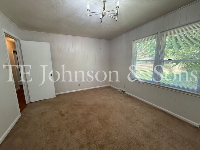 Building Photo - 3BR Home with Stainless Steel Appliances, Hardwood Floors & Carport