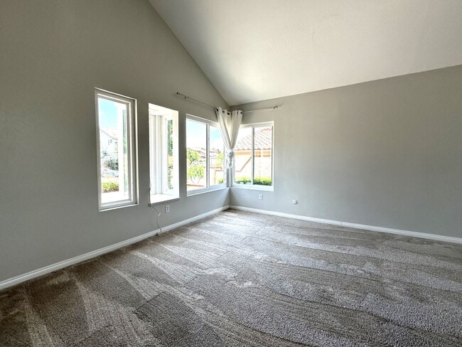 Building Photo - $1,000 OFF FIRST MONTH'S RENT! 4BR/3BA Hou...