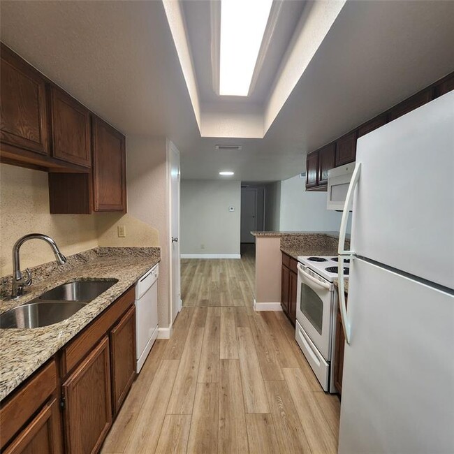Building Photo - 14777 Wunderlich Dr