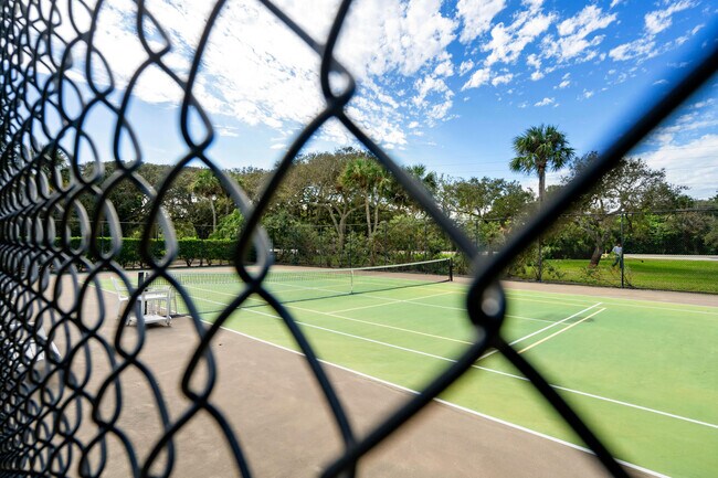 Building Photo - 5300 Jimmy Buffett Mem Hwy