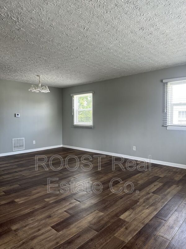Building Photo - 1319-1321 Studer Avenue