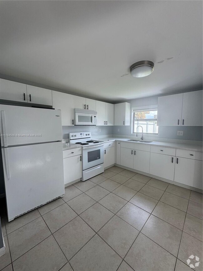 Building Photo - 20500 SW 114th Pl