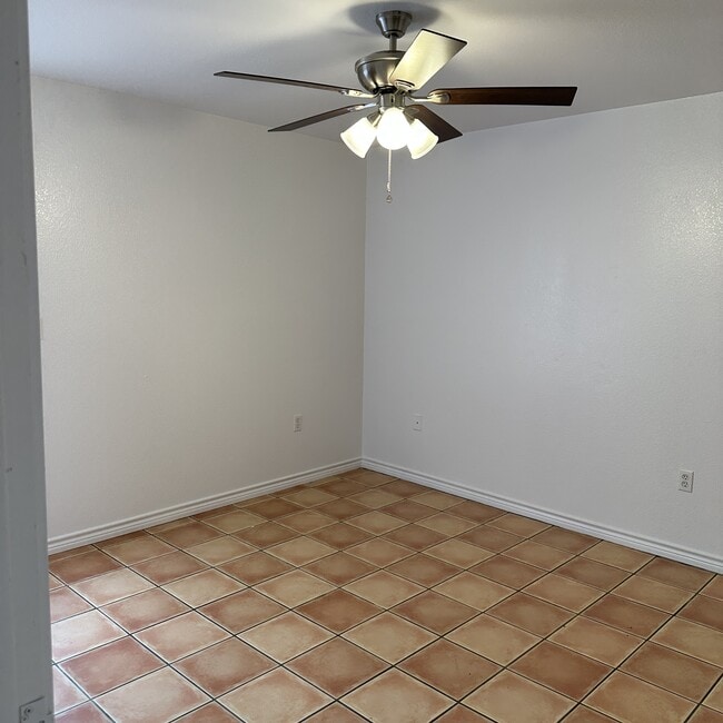 Building Photo - 1704 Lovingood Dr