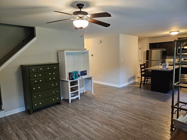 Building Photo - Charming 3-bedroom, 2-bathroom unfurnished...