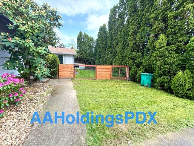 Building Photo - 2312 NE Lombard St