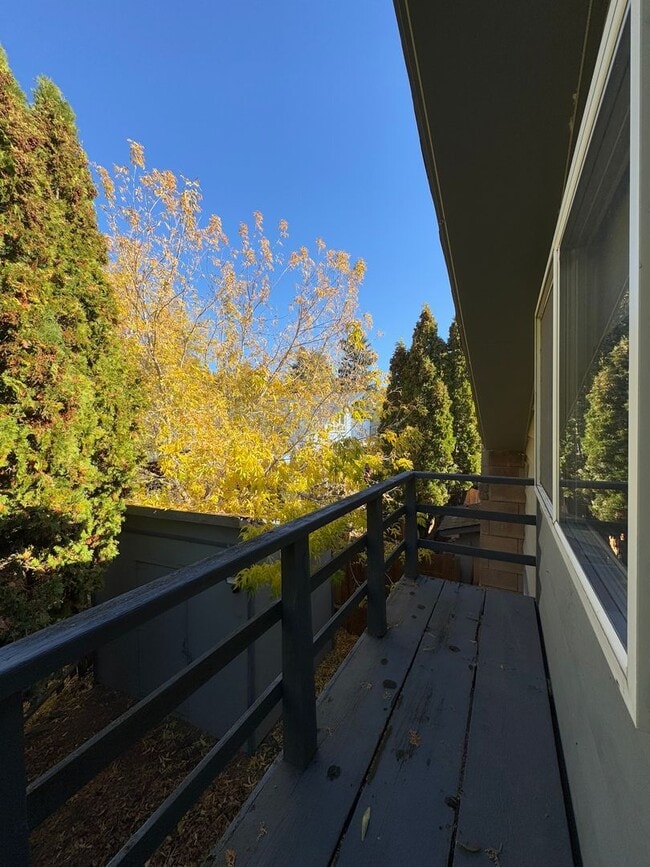 Building Photo - 1001 N Brooklane St