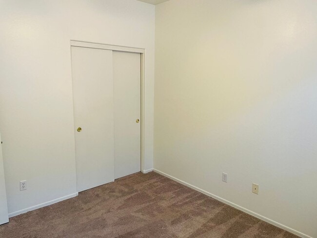 Building Photo - Cottonwood Square/Commons MOVE-IN SPECIAL