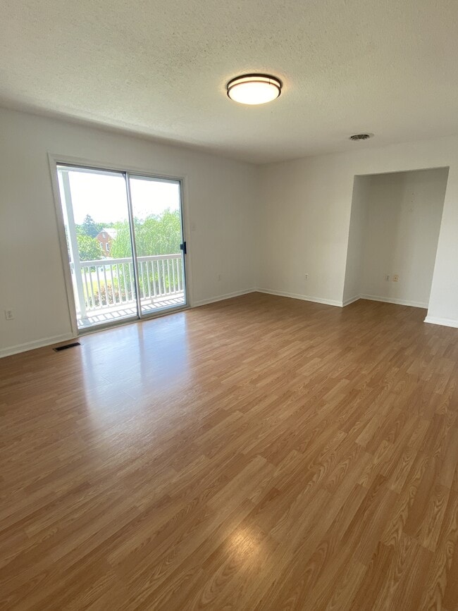 Building Photo - 204 N Red Hill Rd
