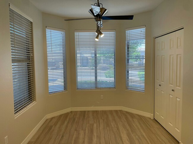 Building Photo - 2117 E Riviera Dr