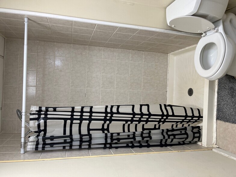 Building Photo - 105 W Railroad St