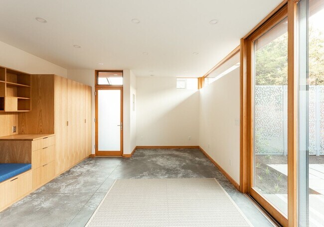 Building Photo - Modern, Standalone Studio in NE Portland R...