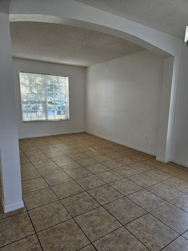 Building Photo - Kissimmee Pool Home with 7 bedrooms!