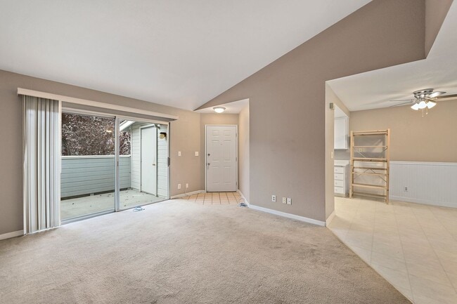 Building Photo - 2Bd/2Bth Condo, hardwood floor, balcony