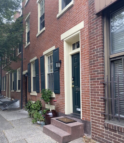 Exterior - 935 Lombard St