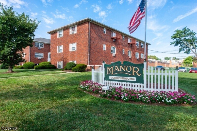 Building Photo - 197 N Beverwyck Rd