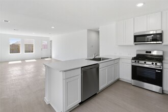 Building Photo - 28731 Bottom Grass Trl