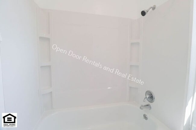 Building Photo - 317 W Masterson Ave