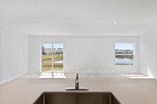 Building Photo - 5131 Magnolia Palm Dr