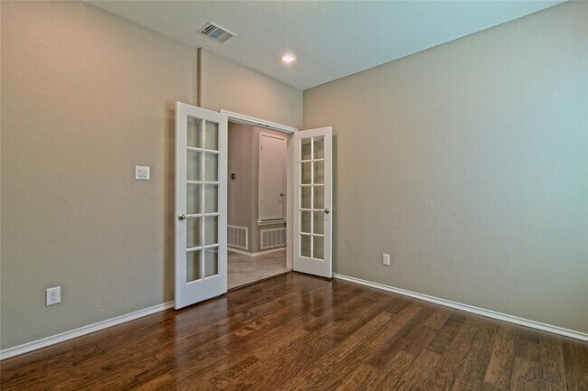Building Photo - 31443 Kingsway Rd