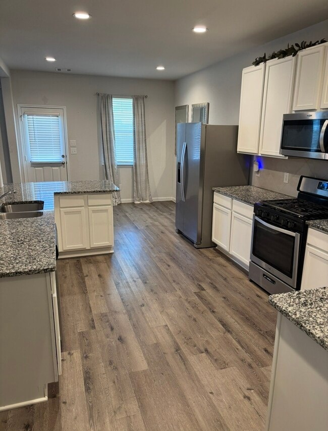 Building Photo - 17607 Desmond St