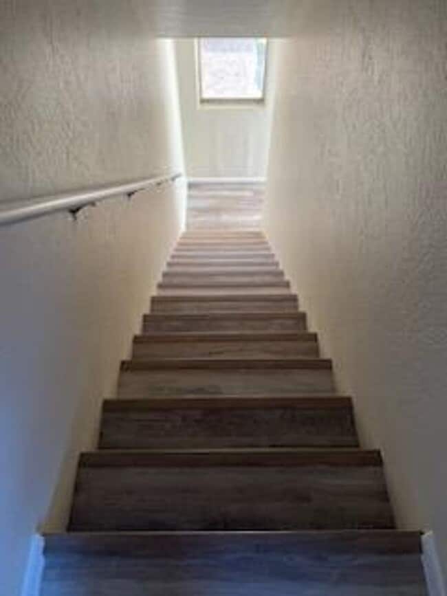 Building Photo - 3 BEDROOM 2 BATH 2 STORY HOME 4 PLEX END  UNIT A FREE RENT OAC