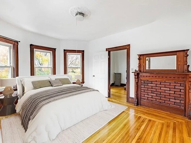 Building Photo - 61-61 Glenwood Rd