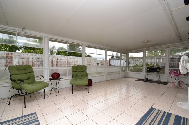 Building Photo - Fantastic 3 BR Lake Mary Home with vaulted...