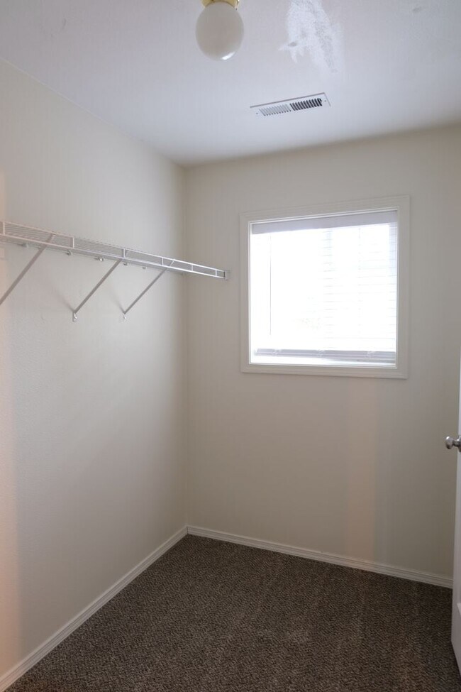 Building Photo - ***REST OF DECEMBER FREE***? Your Dream Rental: Large, Serene Home with Fenced Yard?